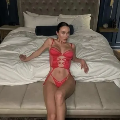 Roxana escort profile in Londonderry
